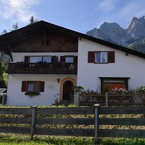 Gaestehaus Kerschbaum Bed & Breakfast Grainau